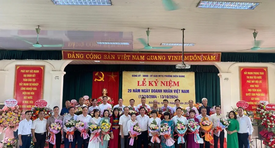 Tham dự ‘’Lễ Kỷ Niệm 20 Năm Ngày Doanh Nhân Việt Nam’’