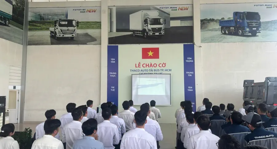 Lễ chào cờ tháng 10: THACO AUTO Tải Bus - TP.HCM tổ chức lễ chào cờ định kỳ hàng tháng.