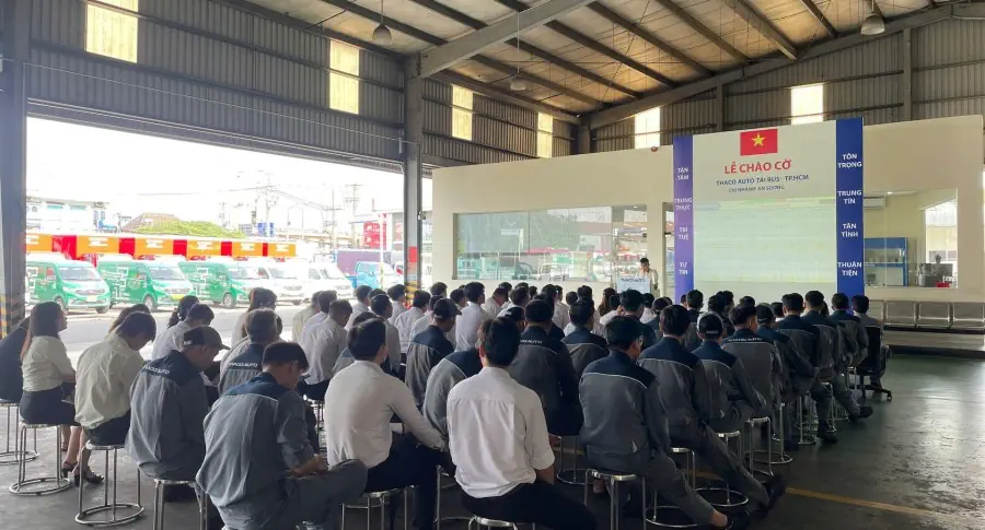 Lễ chào cờ tháng 9: THACO AUTO Tải Bus - TP.HCM đánh giá hiệu quả hoạt động tháng 8 triển khai kế hoạch tháng 9.