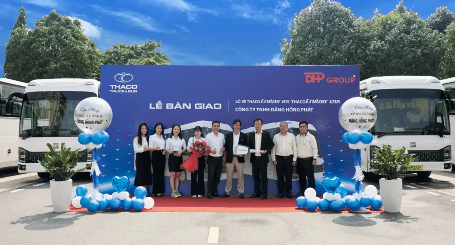 THACO AUTO Tải Bus - TP.HCM tiếp tục bàn giao lô 10 xe THACO CRUIZER cho Công Ty TNHH Đăng Hồng Phát – DHP Group