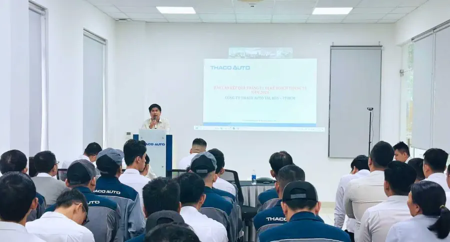 Lễ chào cờ tháng 12: Tăng tốc cuối năm đón Giáng Sinh và Năm Mới