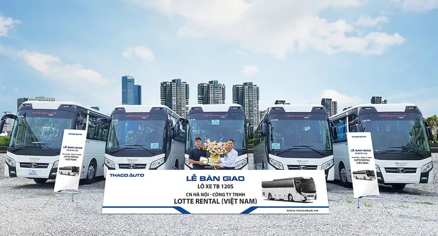 Thaco Auto Tây Nam Hà Nội bàn giao lô hơn 70 xe tải, bus