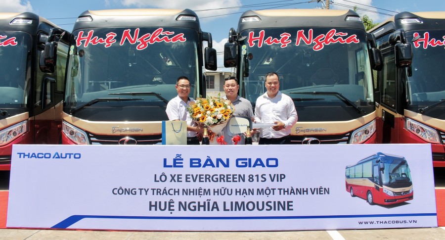 TIẾP TỤC BÀN GIAO LÔ 10 XE THACO EVERGREEN 81S 20 GHẾ VIP CHO CÔNG TY TNHH MTV HUỆ NGHĨA LIMOUSINE