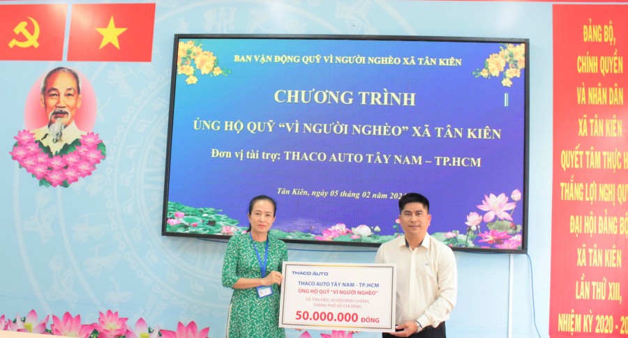 THACO AUTO Tây Nam - TP.HCM đồng hành cùng quỹ "Vì người nghèo" tại địa phương nhân dịp Tết Nguyên đán 2024