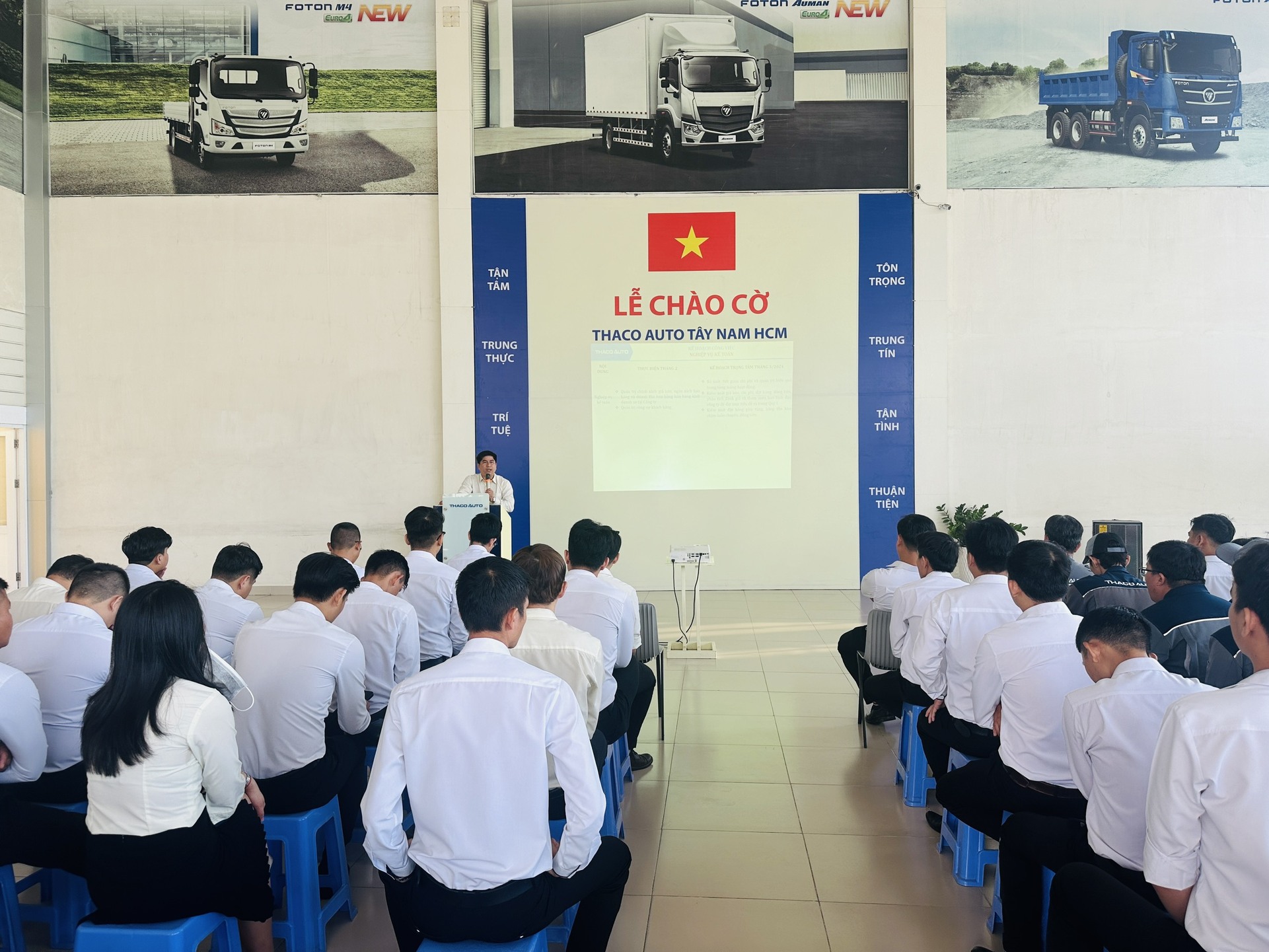 THACO AUTO Tây Nam HCM tổ chức lễ chào cờ định kỳ tháng 3 năm 2024