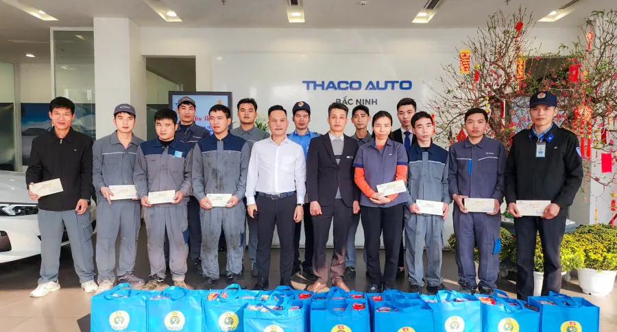 CÔNG ĐOÀN CƠ SỞ THACO TẶNG QUÀ TẾT CHO ĐOÀN VIÊN, NGƯỜI LAO ĐỘNG