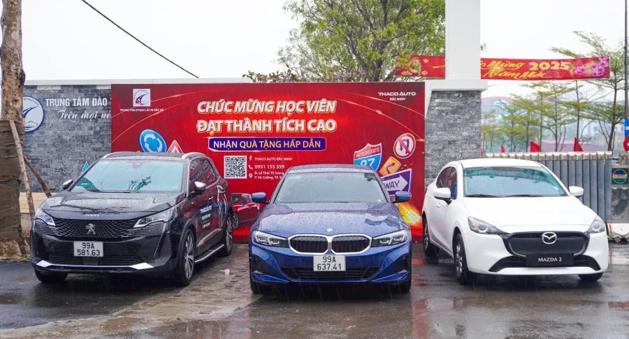 THACO AUTO BẮC NINH TẶNG QUÀ CHO CÁC HỌC VIÊN CÓ THÀNH TÍCH XUẤT SẮC TẠI TRUNG TÂM BẮC HÀ