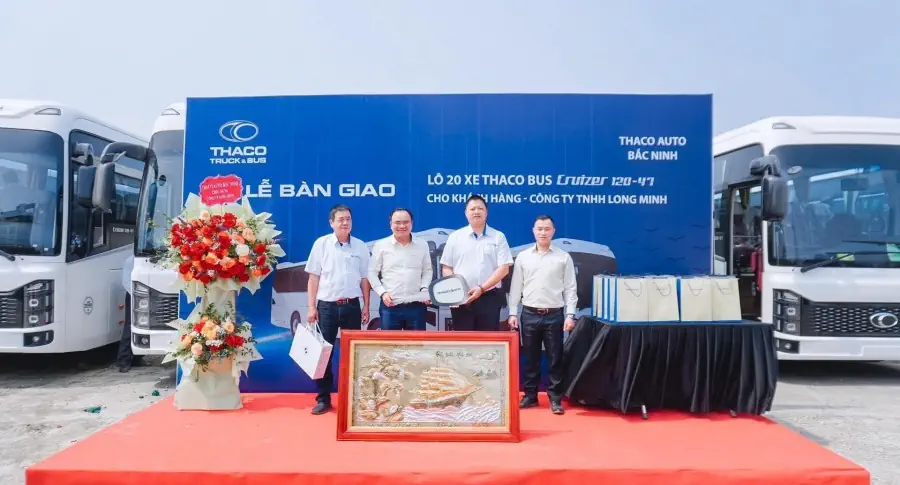 BÀN GIAO LÔ 20 XE THACO BUS TB120 CHO CÔNG TY TNHH LONG MINH