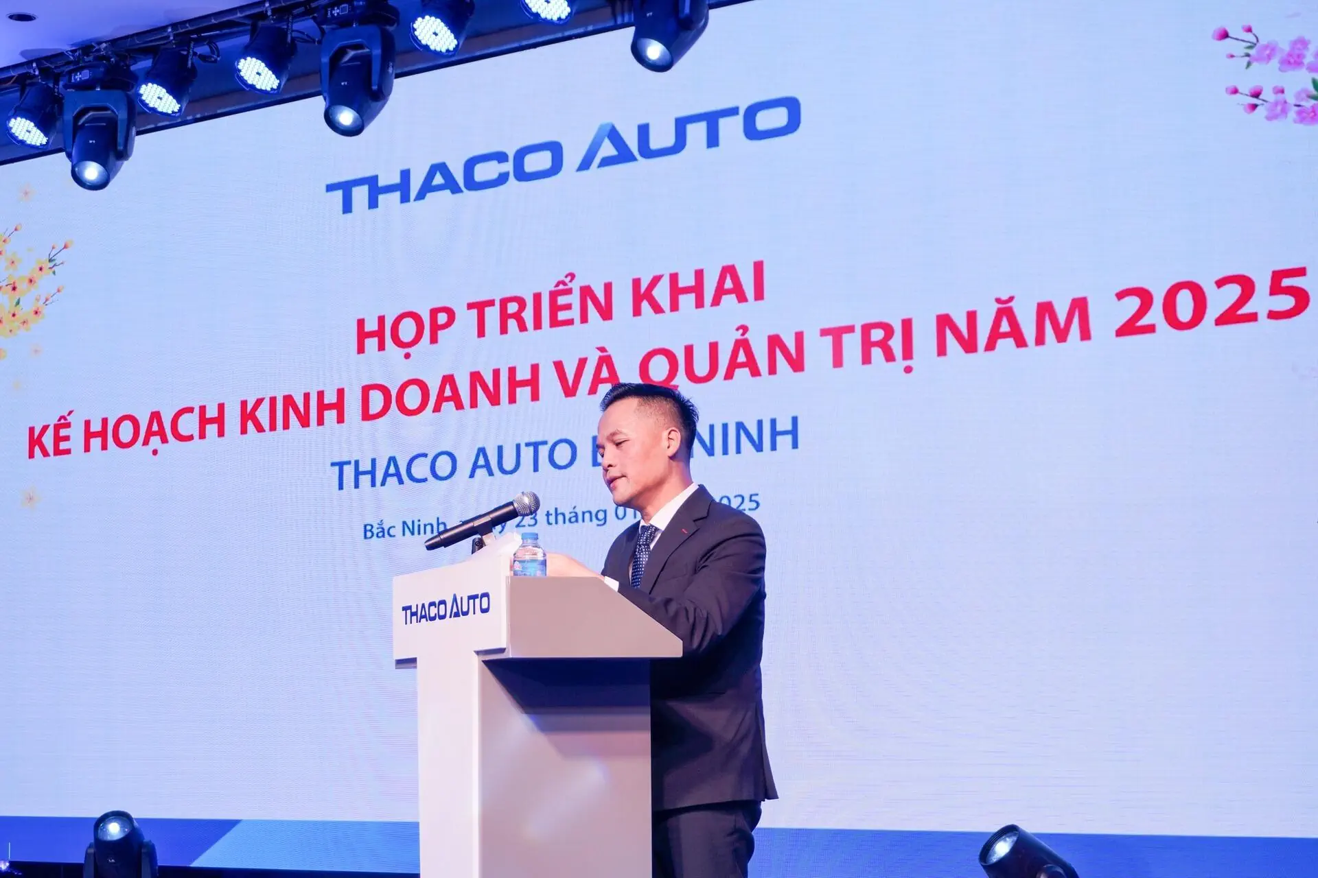 THACO AUTO BẮC NINH - HỌP TRIỂN KHAI KẾ HOẠCH KINH DOANH VÀ QUẢN TRỊ NĂM 2025 TỚI CBNV & TIỆC TẤT NIÊN ĐẦY ẤM ÁP!