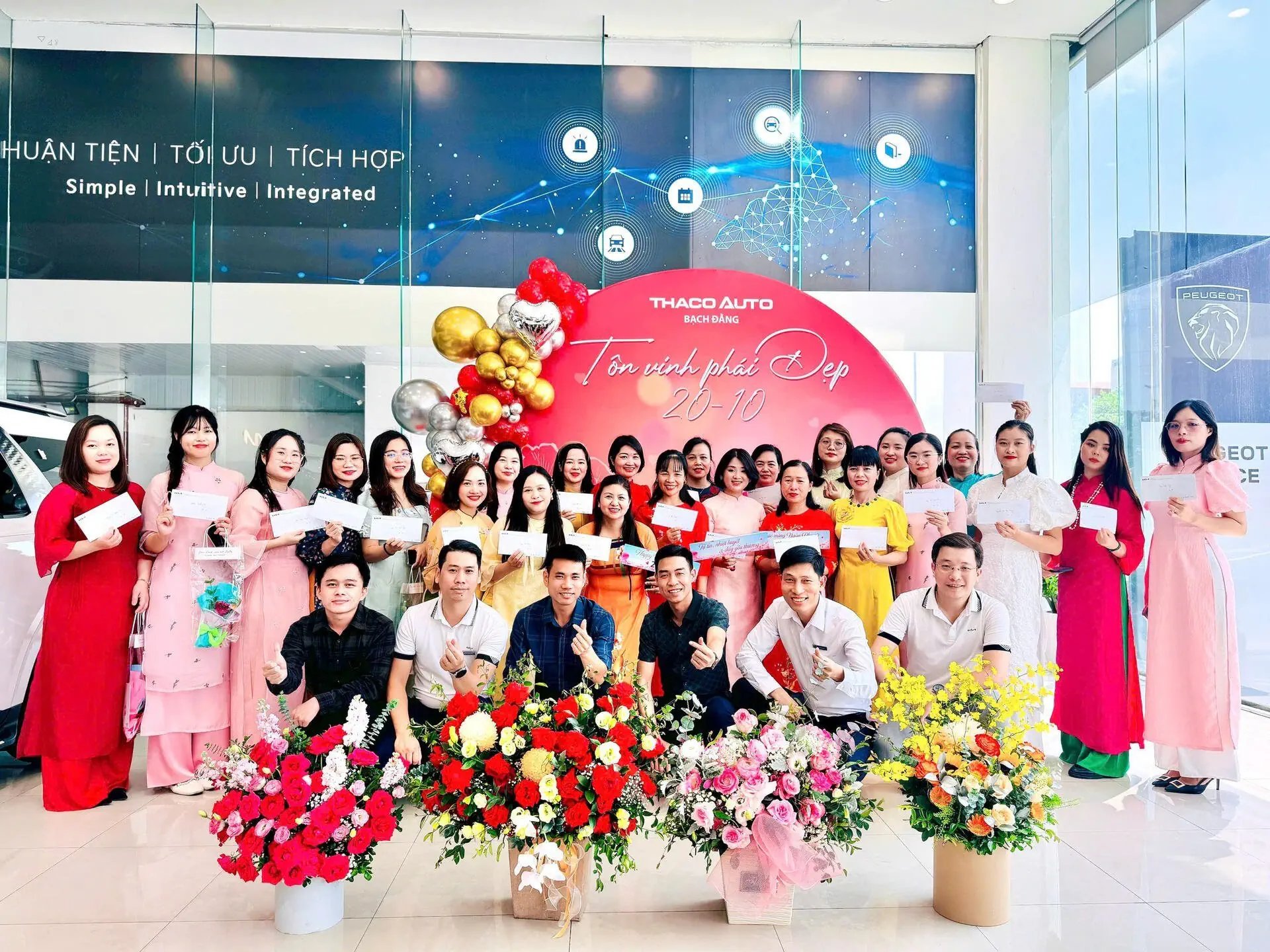 THACO AUTO BẠCH ĐẰNG rộn ràng tổ chức chương trình Chúc mừng Phụ nữ Việt Nam 20/10