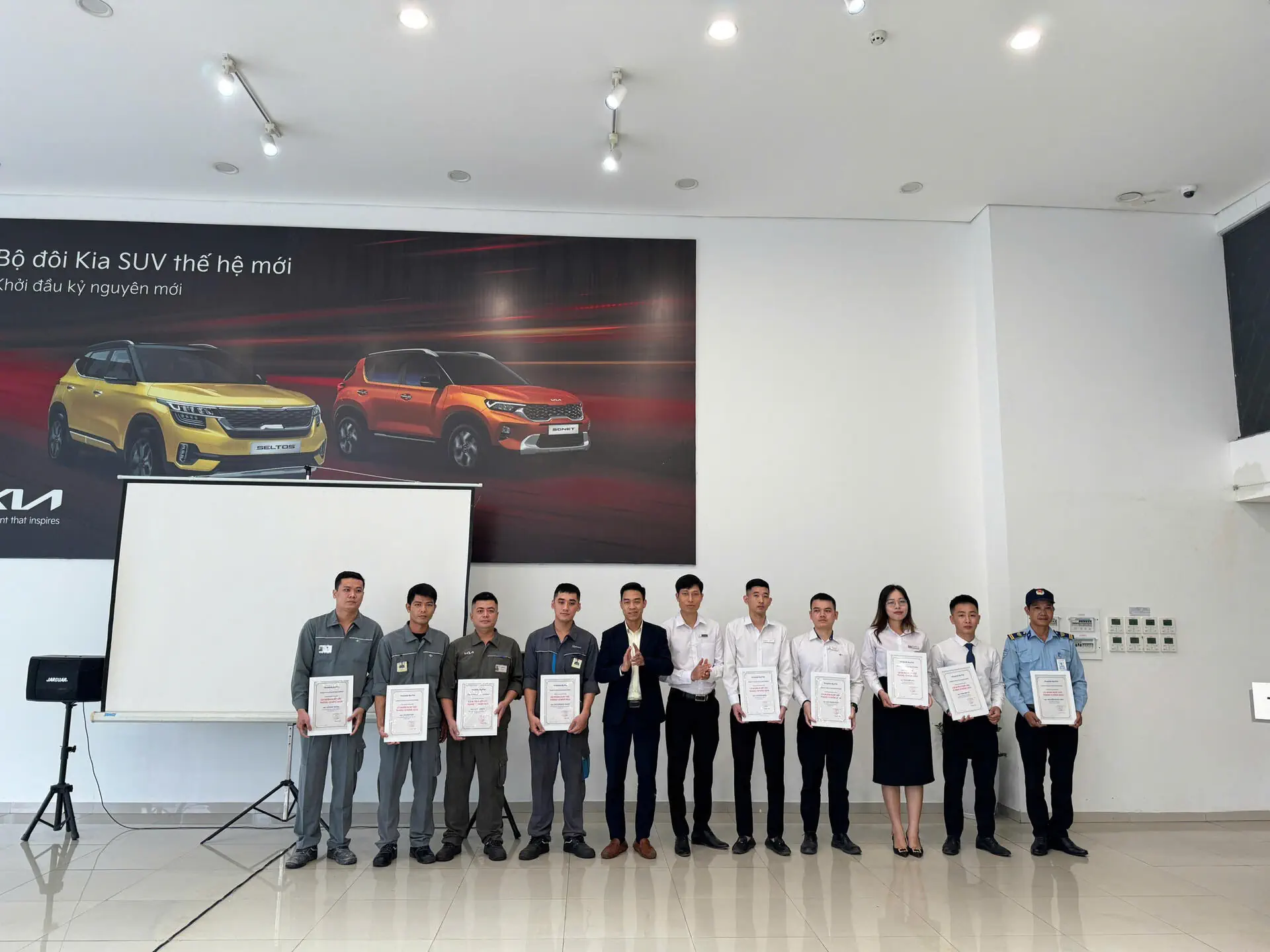 CHÀO CỜ THÁNG 11/2024 – THACO AUTO BẠCH ĐẰNG - HN TRIỂN KHAI CÔNG TÁC BÁN HÀNG THÁNG 11