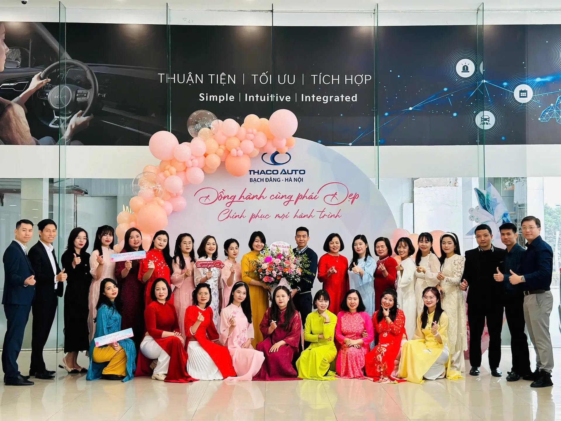 THACO AUTO Bạch Đằng rộn ràng tổ chức chương trình Chúc mừng Phụ nữ Việt Nam 8/3