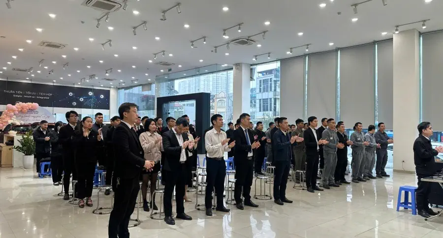 THACO AUTO BẠCH ĐẰNG - HÀ NỘI TỔ CHỨC LỄ CHÀO CỜ THÁNG 03 VÀ VINH DANH CÁ NHÂN XUẤT SẮC THÁNG 02/2025