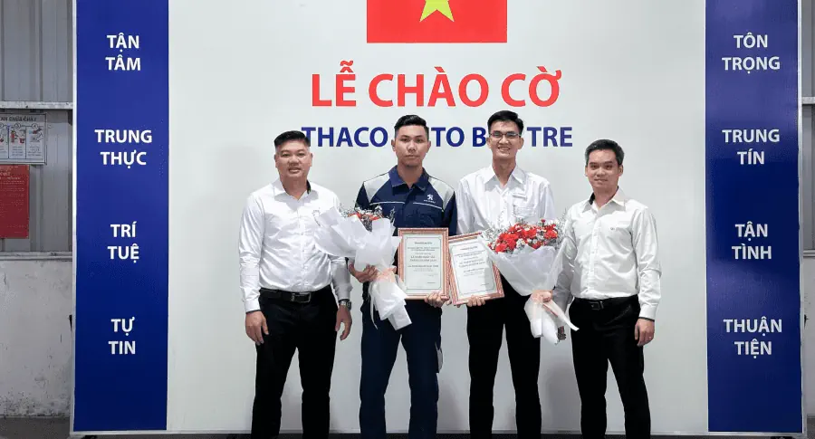 Lễ chào cờ tháng 9: THACO AUTO Bến Tre đẩy mạnh phục vụ khách hàng sau nghị định giảm 50% lệ phí trước bạ