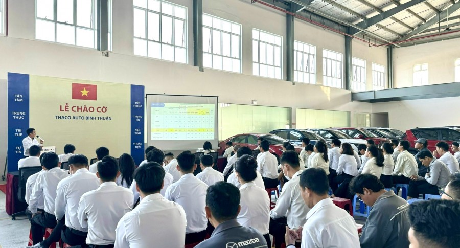 Chào cờ tháng 03/2024: THACO AUTO Bình Thuận tập trung đẩy mạnh hoạt động kinh doanh