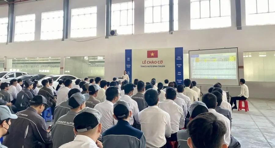 THACO AUTO Bình Thuận tổ chức Lễ chào cờ định kỳ tháng 5