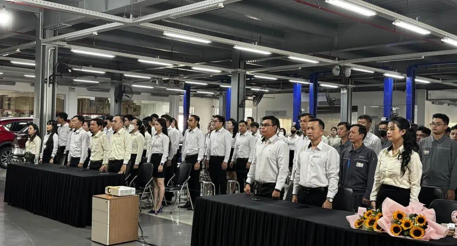 Lễ chào cờ tháng 8: THACO AUTO Bình Triệu vinh danh cá nhân có thành tích xuất sắc