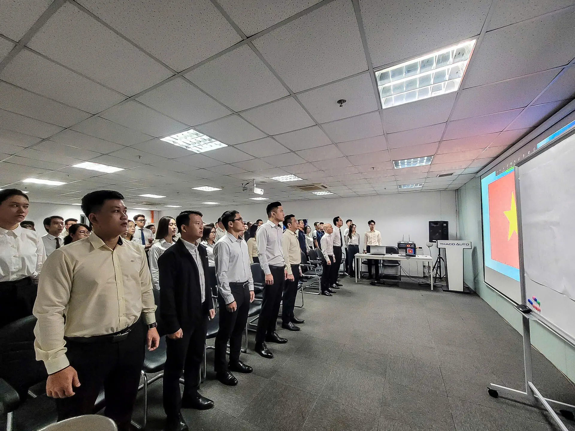 THACO AUTO BMW HÀ NỘI TỔ CHỨC LỄ CHÀO CỜ THÁNG 10/2024.