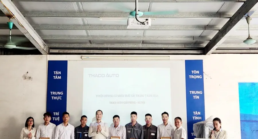 Hoạt động chào cờ Tháng 8 - Vinh danh cá nhân xuất sắc tháng 7 năm 2024