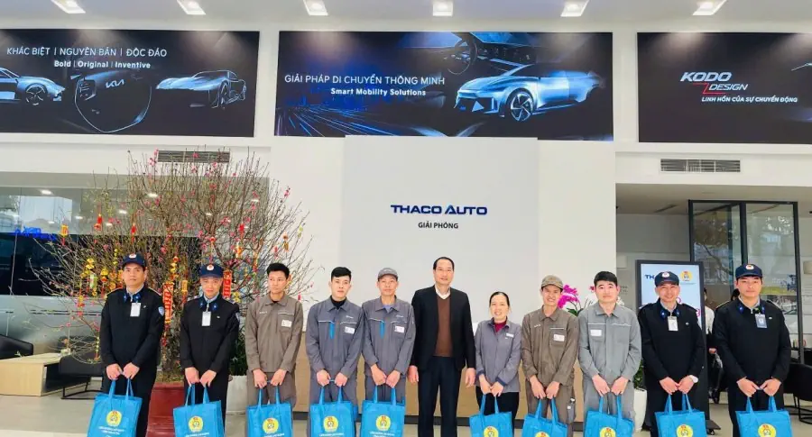 THACO AUTO Giải Phóng trao quà tết cho Đoàn viên Công đoàn & Người lao động có hoàn cảnh khó khăn