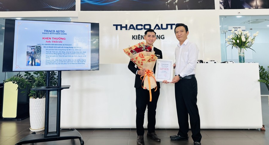 THACO AUTO KIÊN GIANG VINH DANH CÁ NHÂN XUẤT SẮC THÁNG 12/2023 TRONG BUỔI CHÀO CỜ ĐẦU NĂM MỚI 2024