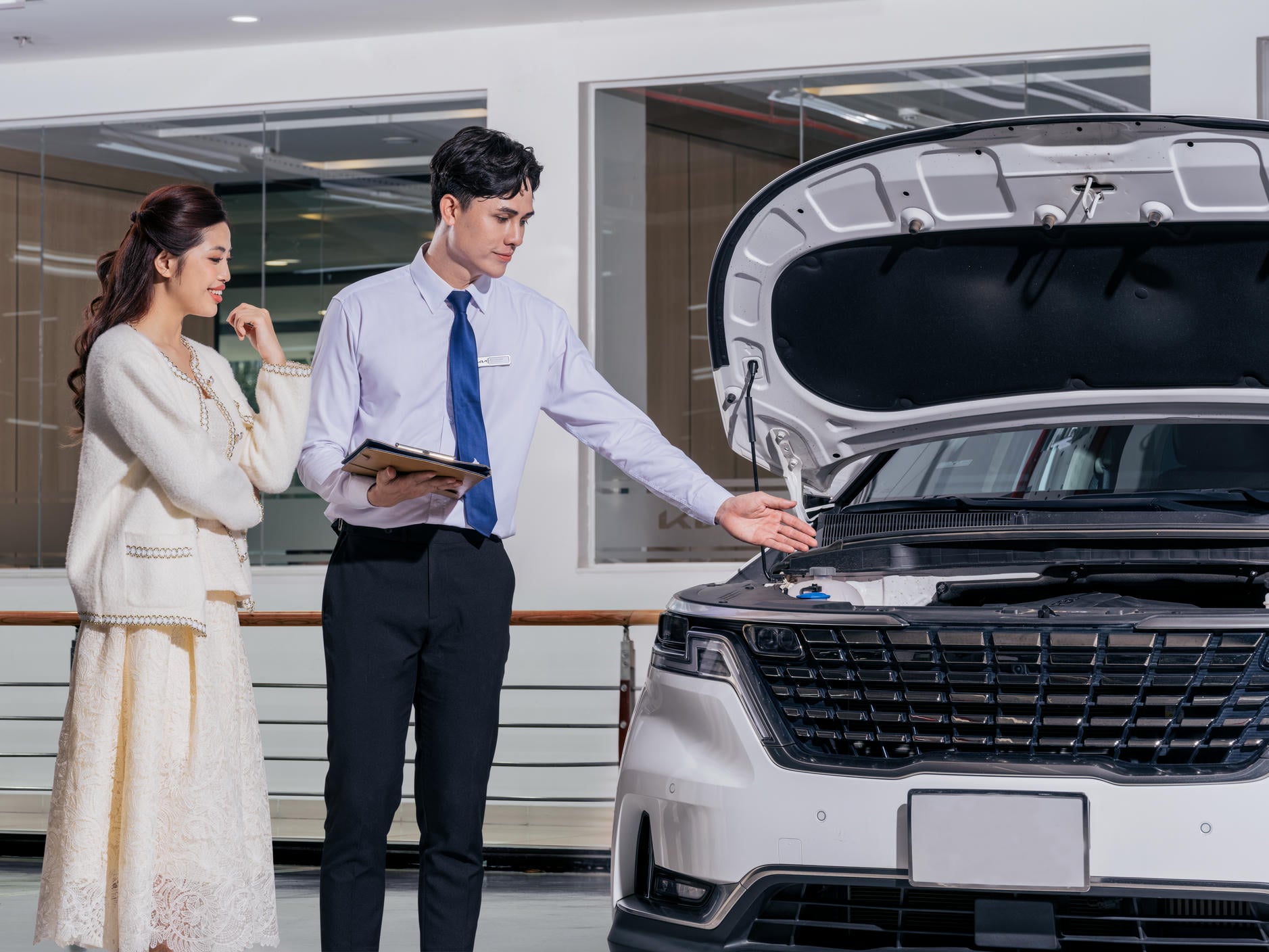 2.THACO AUTO luôn đồng hành cùng khách hàng với tinh thần “Tận tâm phục vụ”