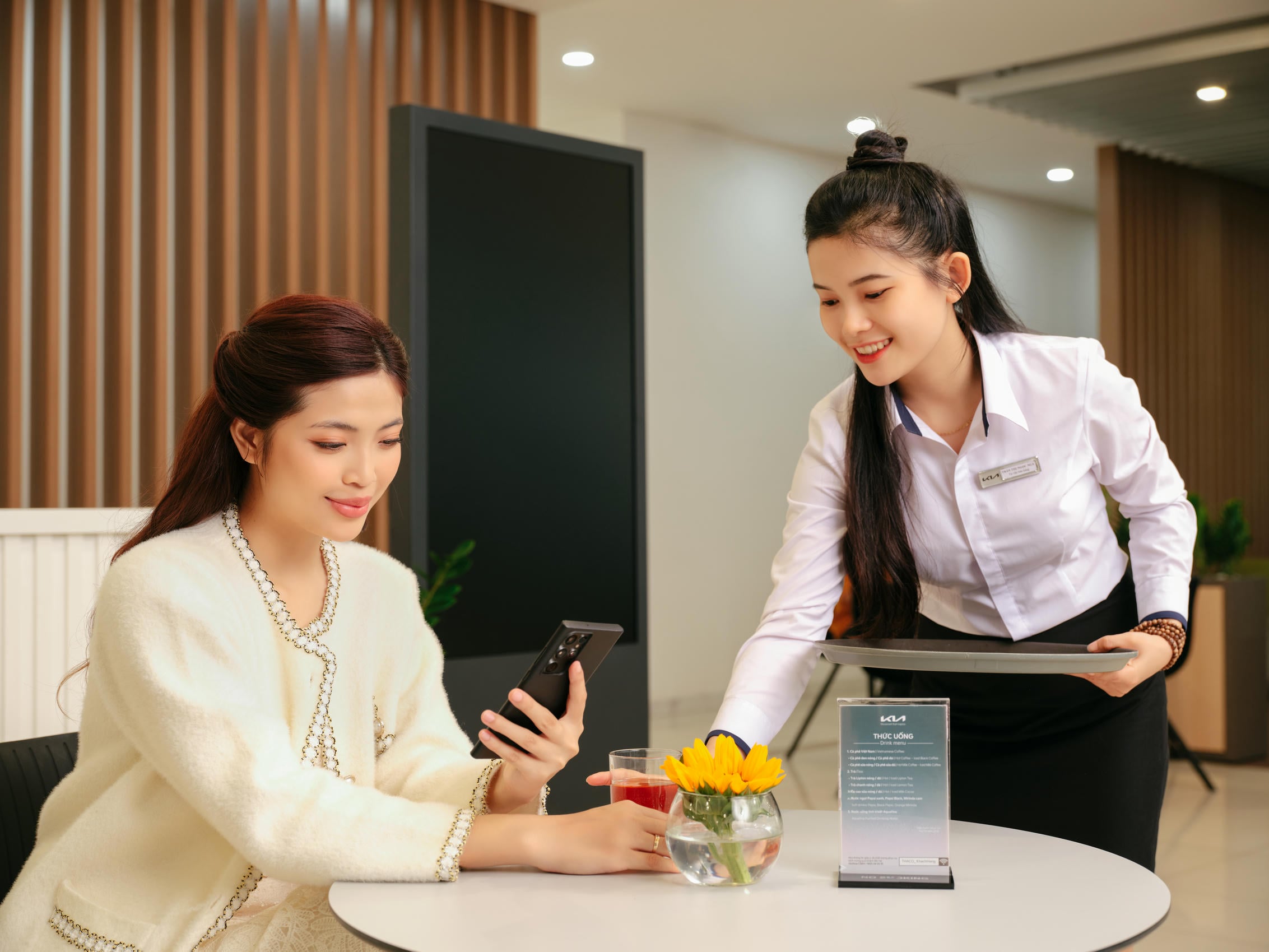 3.Dịch vụ chăm sóc khách hàng tại THACO AUTO luôn chuyên nghiệp và chỉn chu