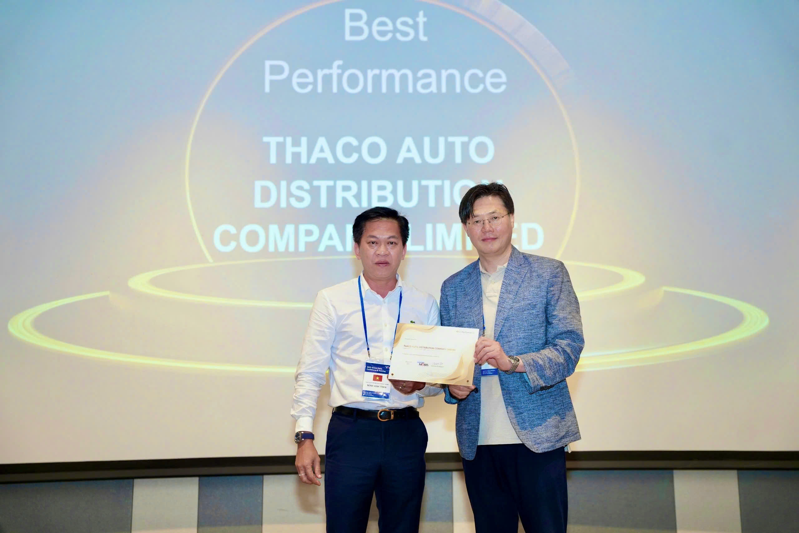 5.Ông Trần Anh Minh - Giám đốc Thu mua & Quản lý Kho Phụ tùng Vật tư THACO AUTO nhận giải thưởng “Best Performance”