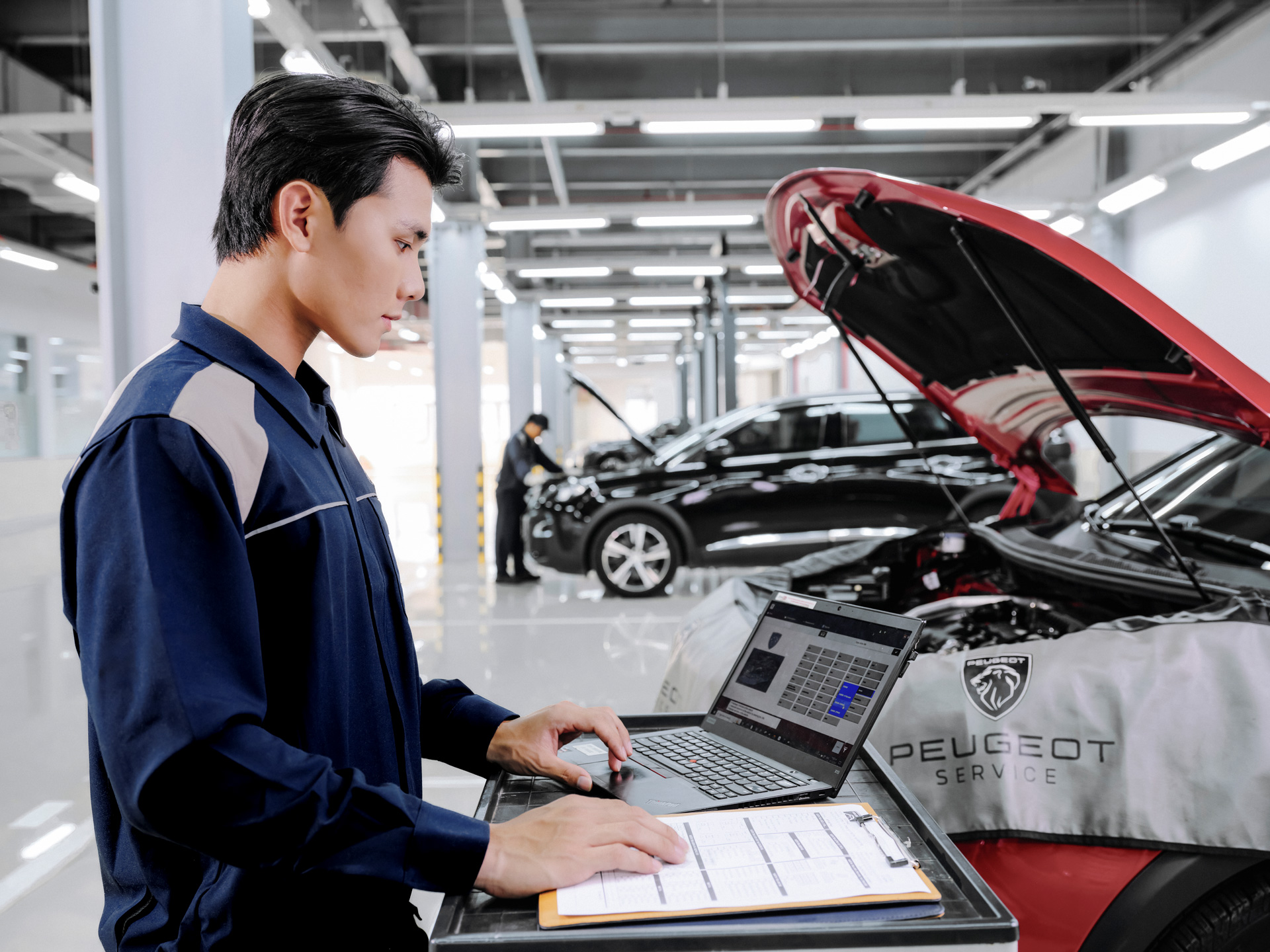 Khách hàng được kiểm tra xe đảm bảo sự an toàn khi vận hành xe