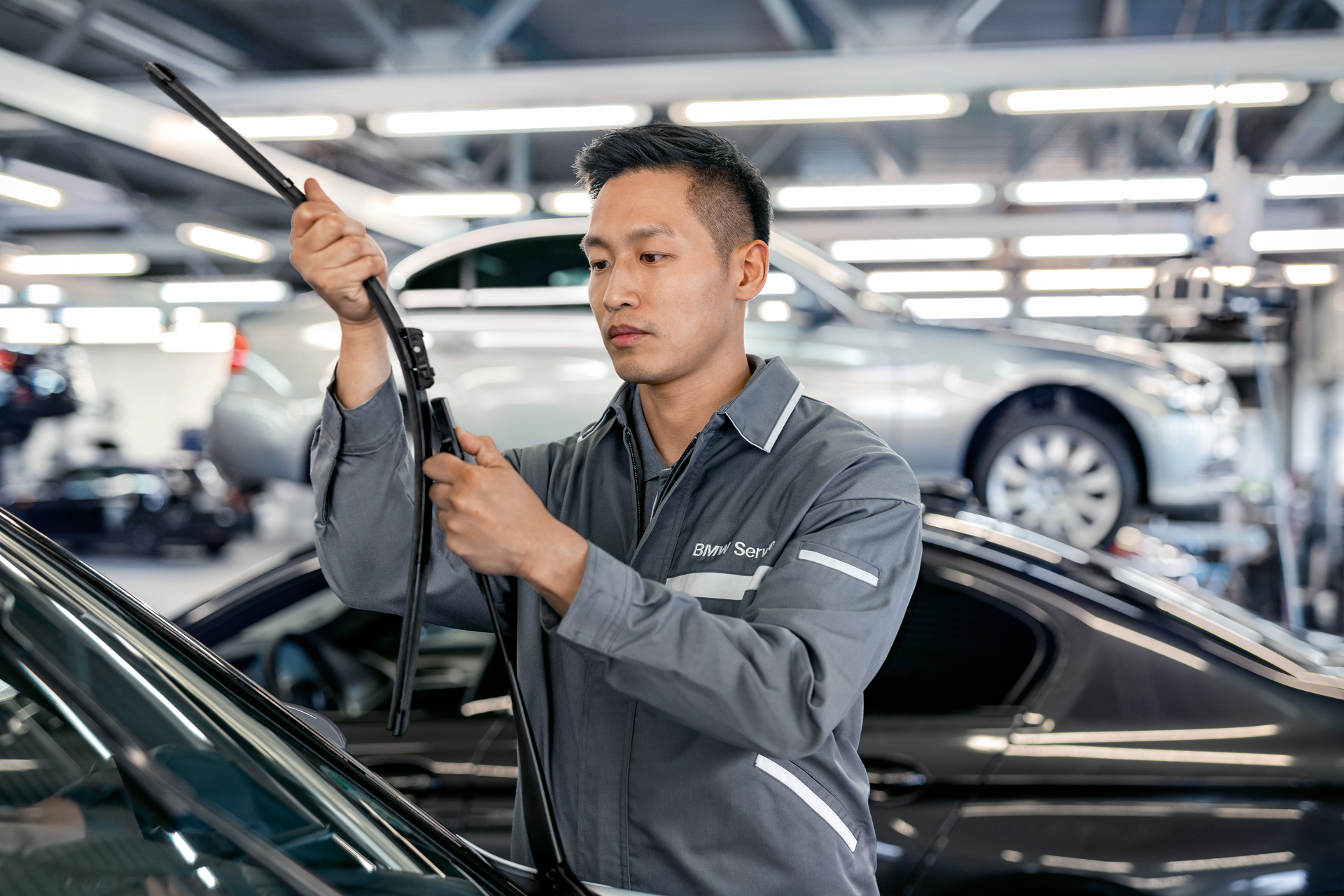 Thay thế phụ tùng chính hãng giúp khắc phục những sự cố do bão lũ gây ra