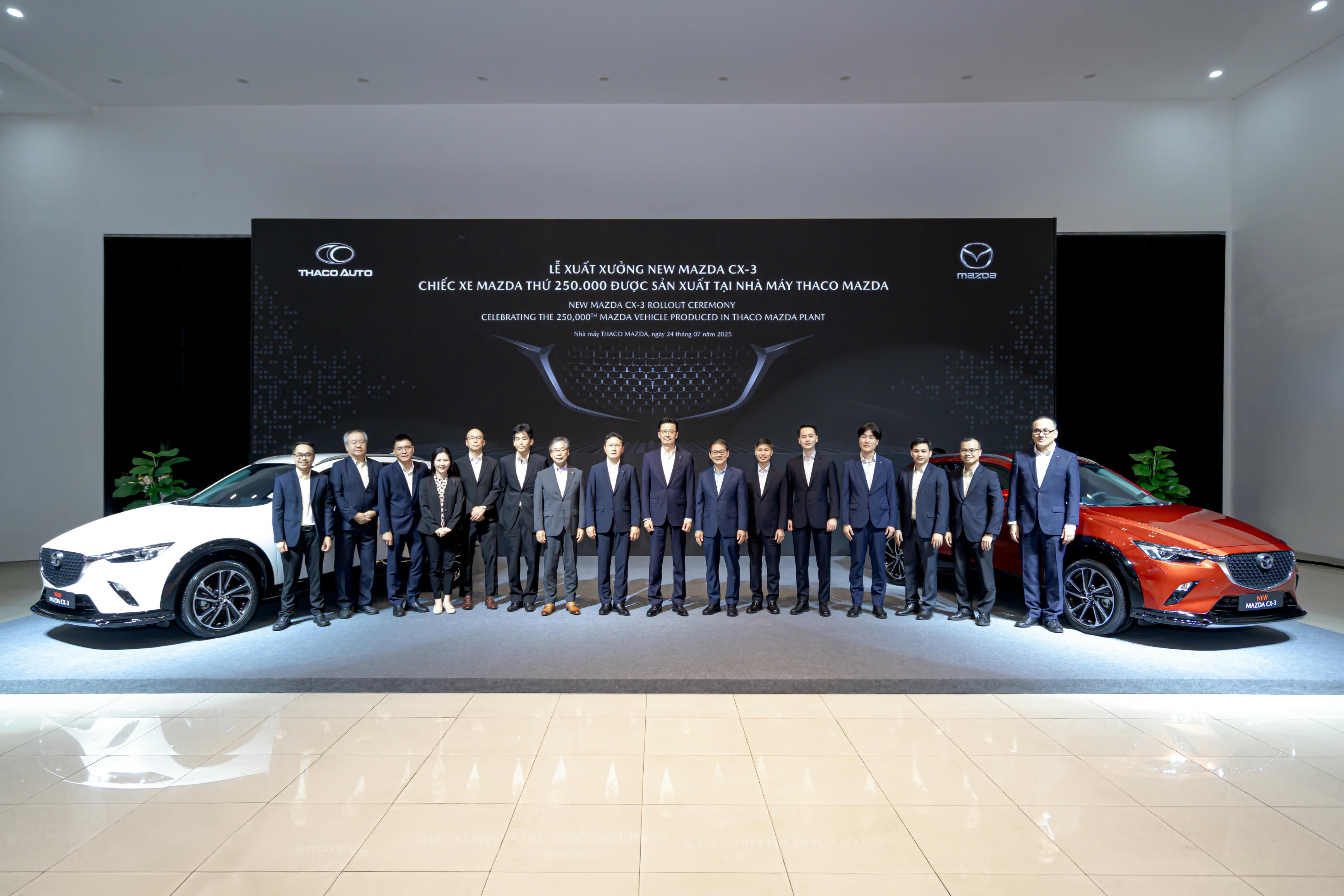 5.Ban lãnh đạo THACO, THACO AUTO và Lãnh đạo Tập đoàn Mazda tại Lễ xuất xưởng New Mazda CX-3-1