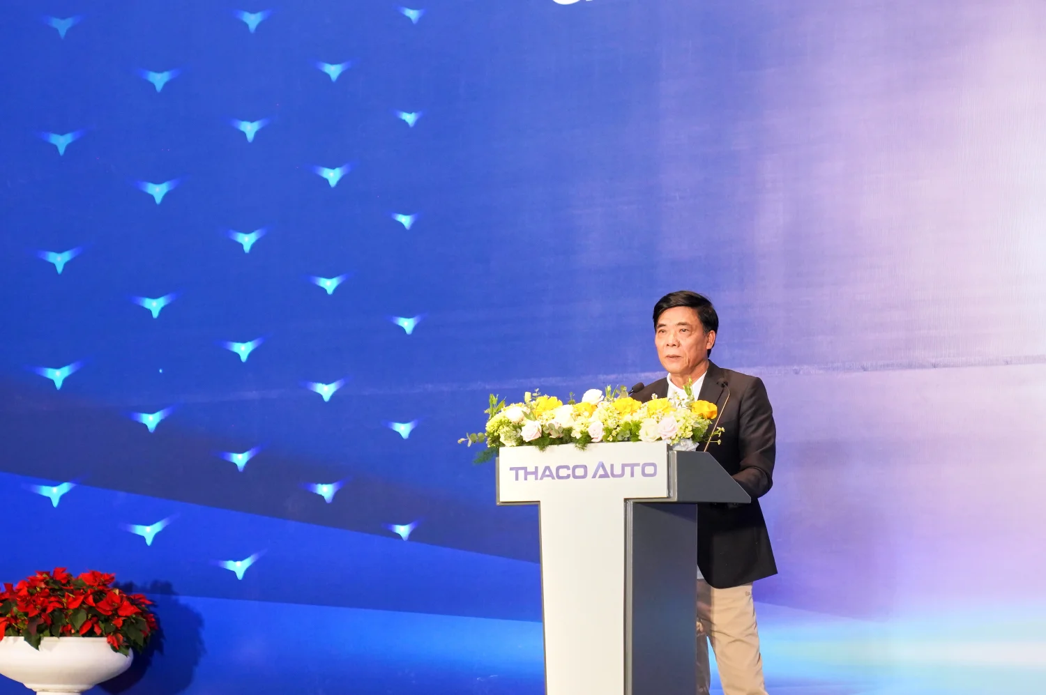 Khách hàng tham gia chia sẻ và thảo luận tại Hội nghị Khách hàng xe Tải, xe Bus.webp