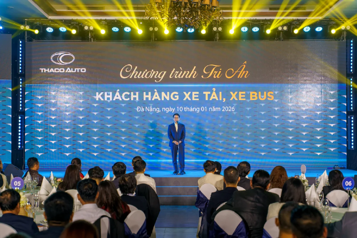 Ông Trần Bá Dương - Chủ tịch HĐQT THACO phát biểu chào mừng tại Chương trình Tri ân.webp