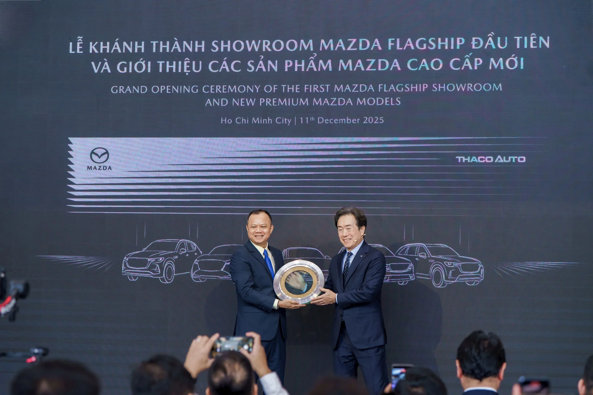 THACO AUTO nhận Chứng nhận Showroom Mazda Flagship đầu tiên từ đại diện Mazda toàn cầu.webp