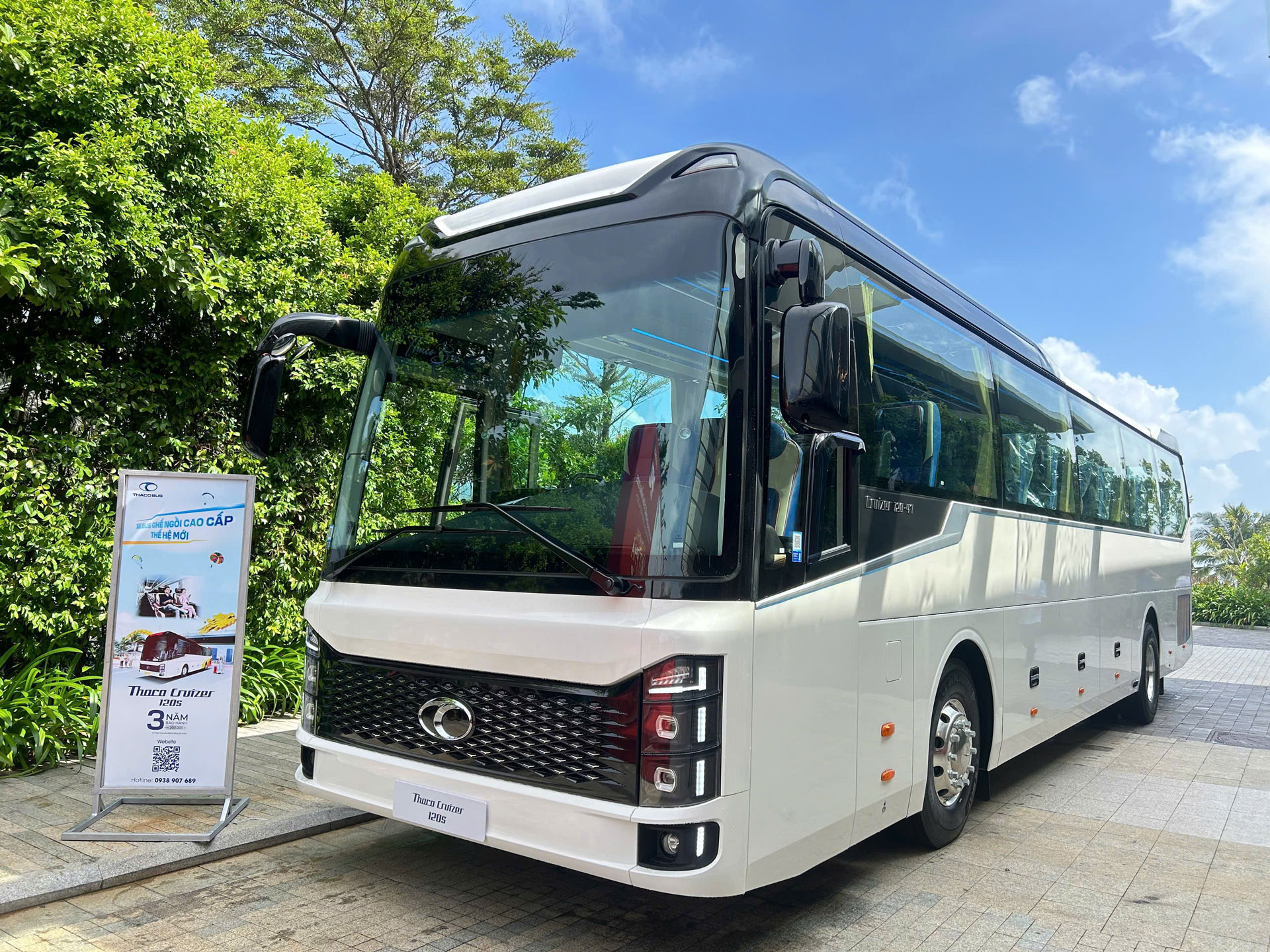 xe-bus-cruizer-120s-tai-ngay-hoi-du-lich-da-nang-2025-1