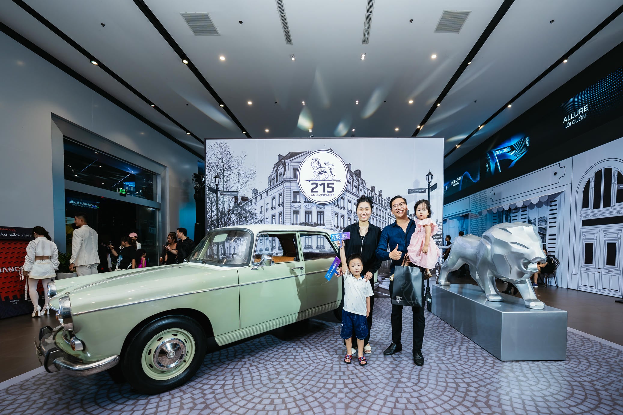 4.2 Khu vực tham quan và check-in tại sự kiện được bày trí ấn tượng