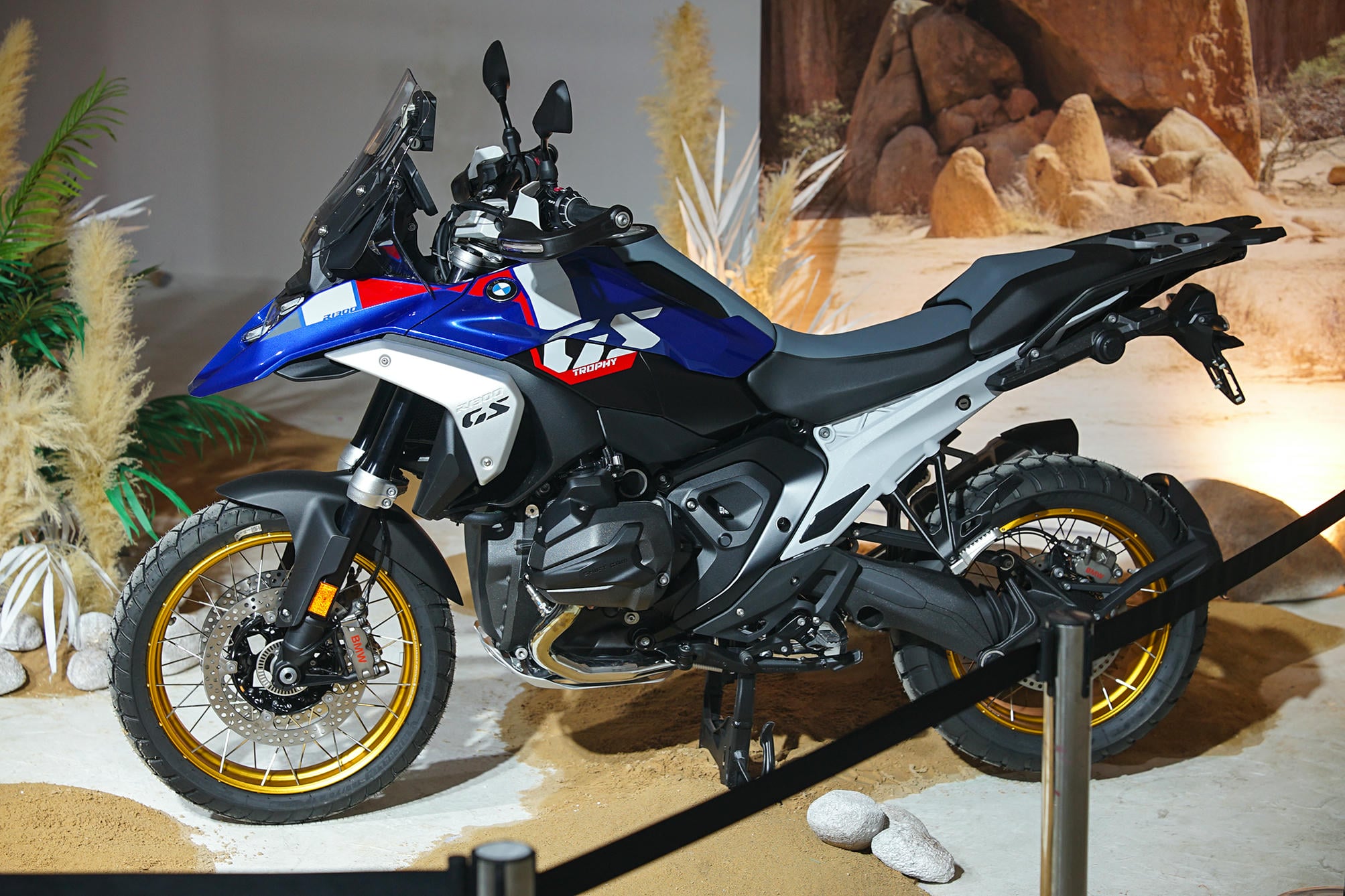 1. THACO AUTO và BMW Việt Nam giới thiệu  hai mẫu xe BMW R 1300 GS và BMW R 1300 GS Adventure (GSA) thế hệ mới