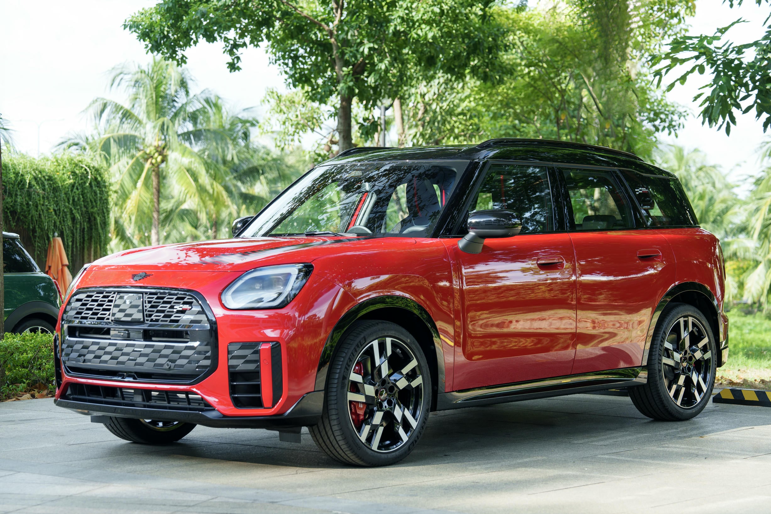 3. MINI JCW Countryman thế hệ mới - mẫu SAV lớn nhất của MINI