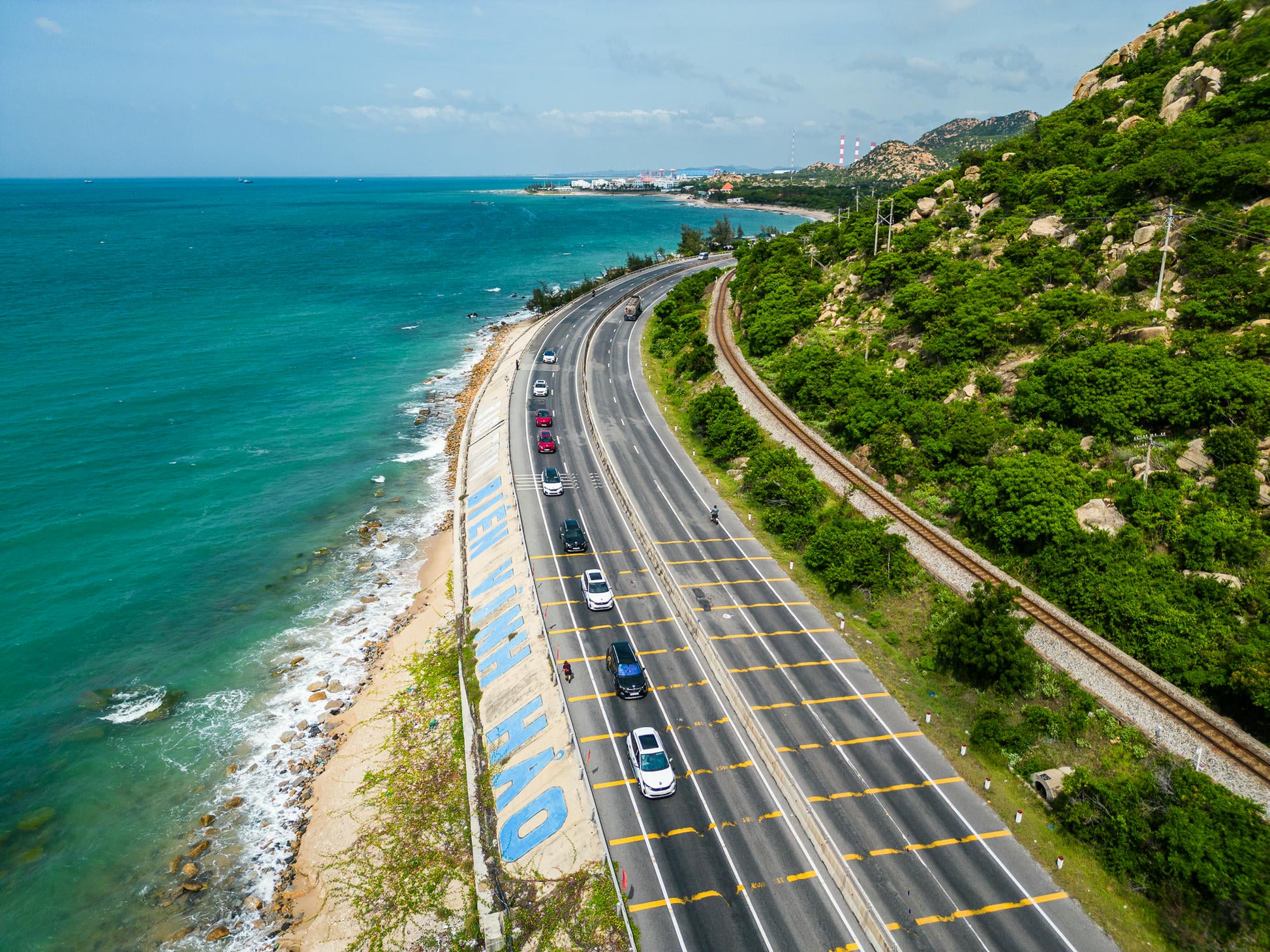 THACO AUTO kết nối khách hàng trên cả nước với chuỗi hành trình khám phá các địa danh Việt Nam