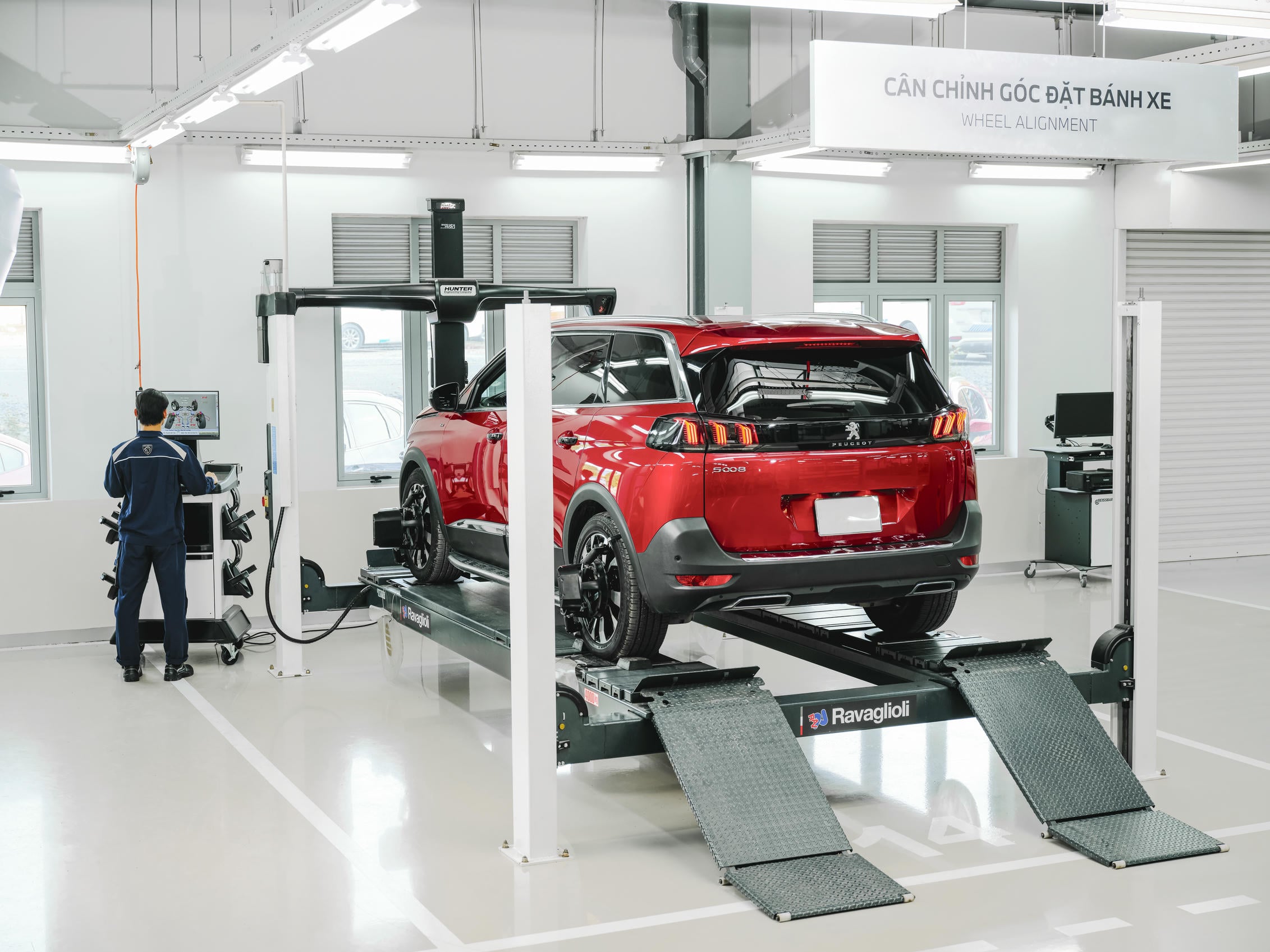 3. Trang thiết bị hiện đại cùng đội ngũ kỹ thuật viên tay nghề cao tại THACO AUTO