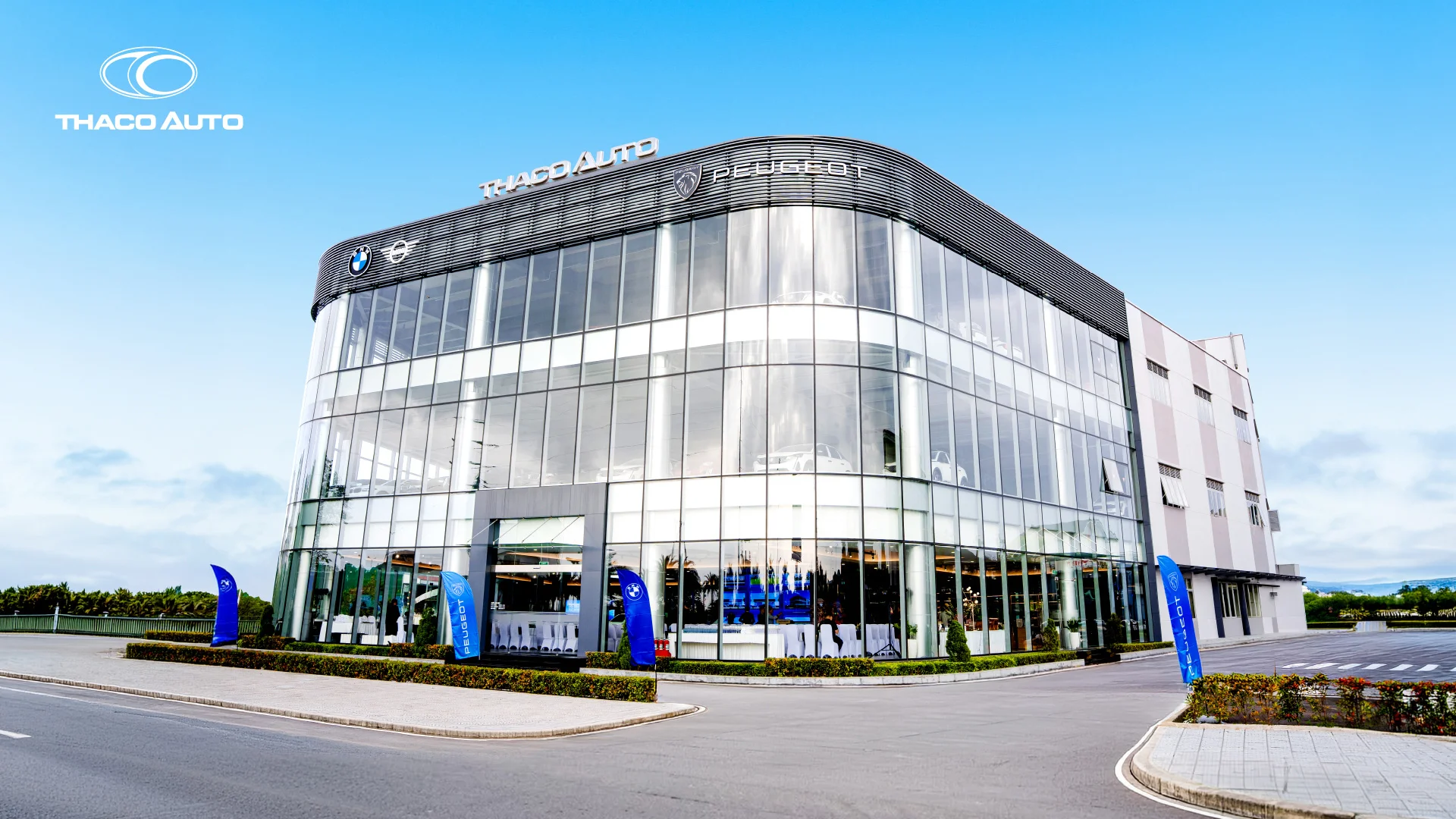 Tổ hợp Showroom & Xưởng Dịch vụ xe Du lịch đa thương hiệu - Nguyễn Tất Thành_THACO AUTO HUẾ.webp