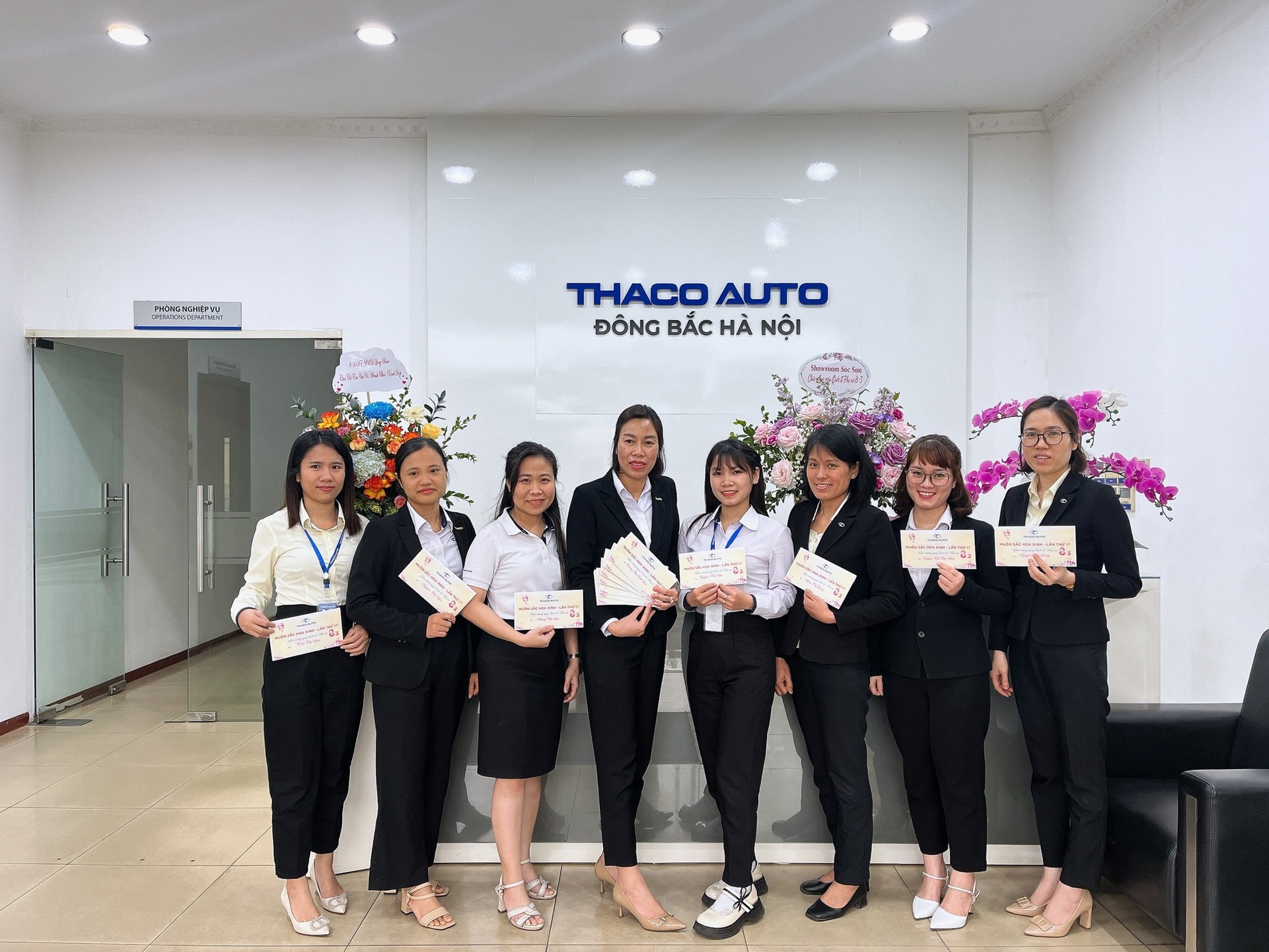 MUÔN SẮC HOA XINH - TRI ÂN PHÁI ĐẸP TẠI THACO AUTO ĐÔNG BẮC HÀ NỘI.