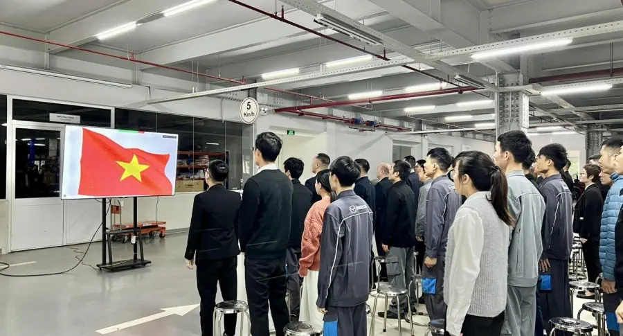 THACO AUTO THANH HÓA KHẲNG ĐỊNH GIÁ TRỊ VĂN HÓA TẬN TÂM VÀ ĐOÀN KẾT QUA LỄ CHÀO CỜ THÁNG 12