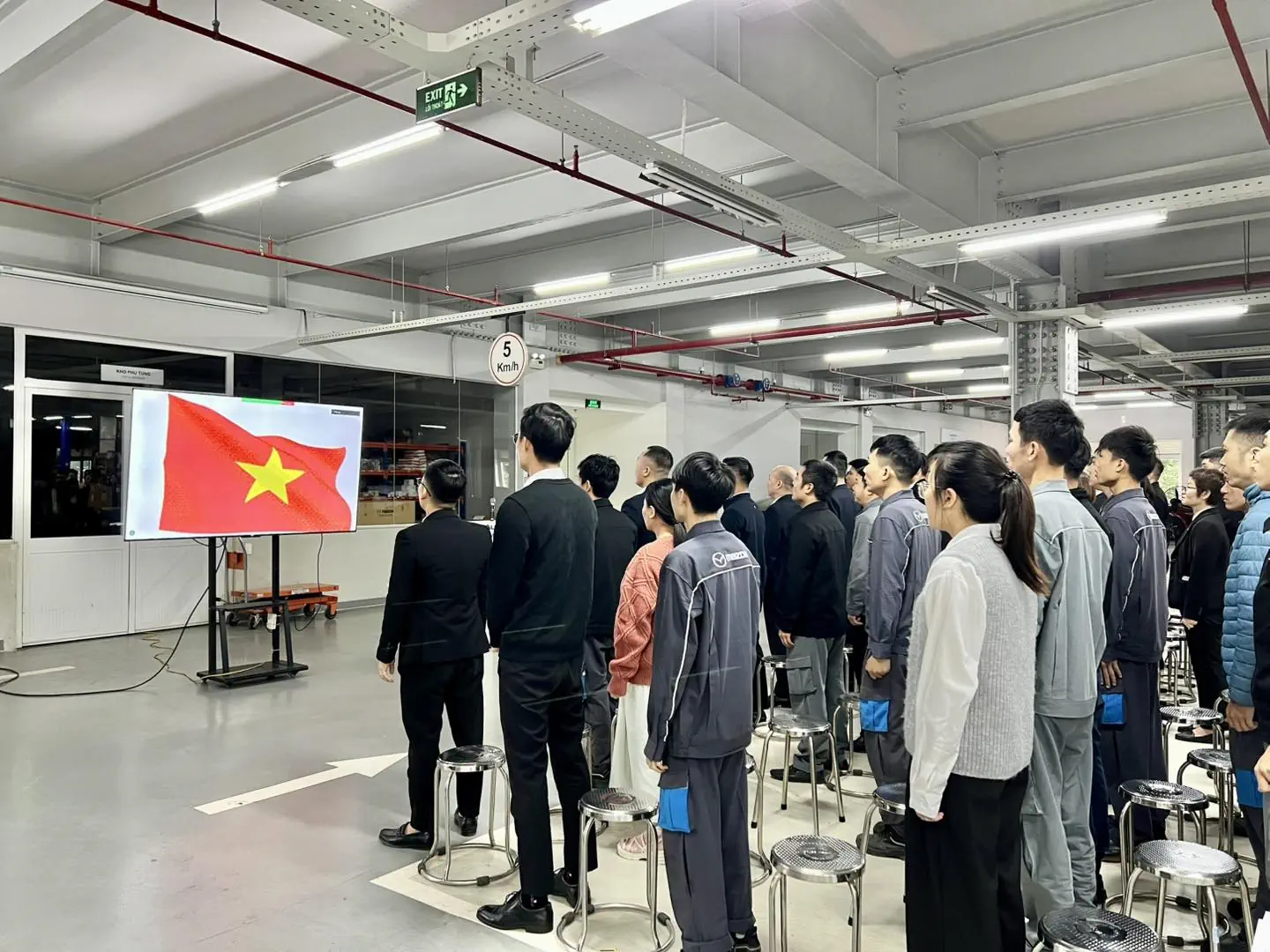 THACO AUTO THANH HÓA KHẲNG ĐỊNH GIÁ TRỊ VĂN HÓA TẬN TÂM VÀ ĐOÀN KẾT QUA LỄ CHÀO CỜ THÁNG 12