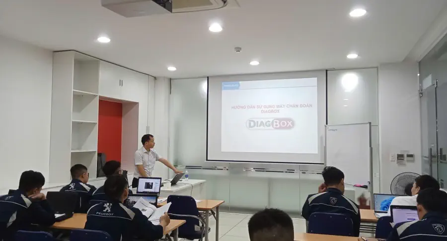 THACO AUTO CHÚ TRỌNG ĐÀO TẠO NÂNG CAO CHUYÊN MÔN CHO KỸ THUẬT VIÊN PEUGEOT.