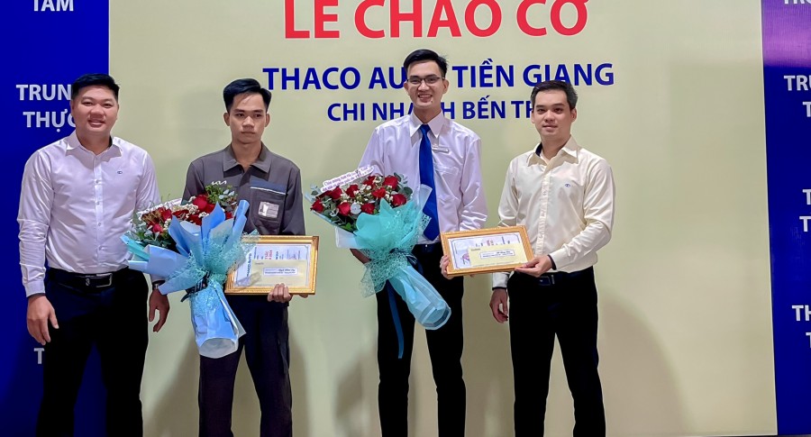 Lễ chào cờ tháng 5: THACO AUTO BẾN TRE vinh danh cá nhân có thành tích xuất sắc