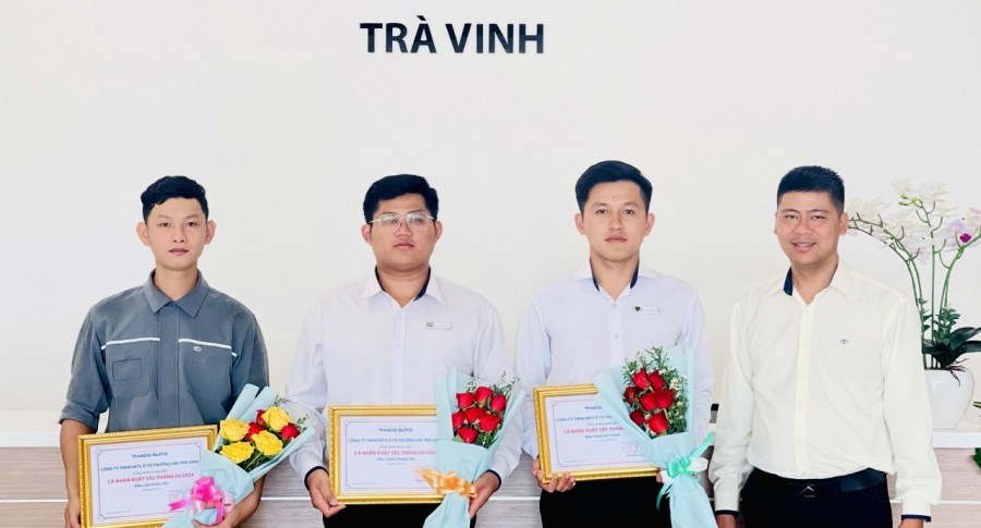 Chào cờ tháng 4/2024: THACO AUTO TRÀ VINH khen thưởng cá nhân, tập thể xuất sắc