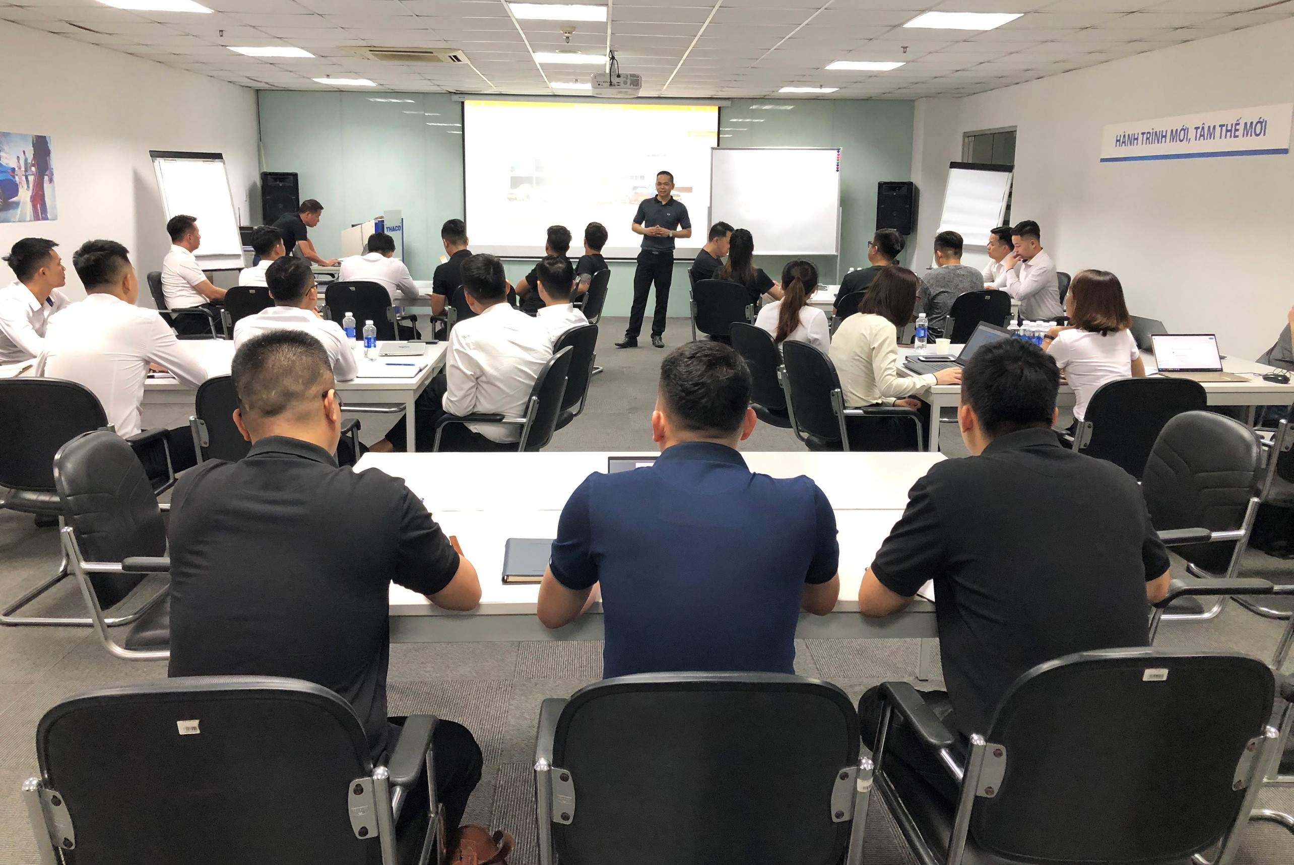 THACO AUTO holds MINI cars sales and marketing training in Northern Vietnam