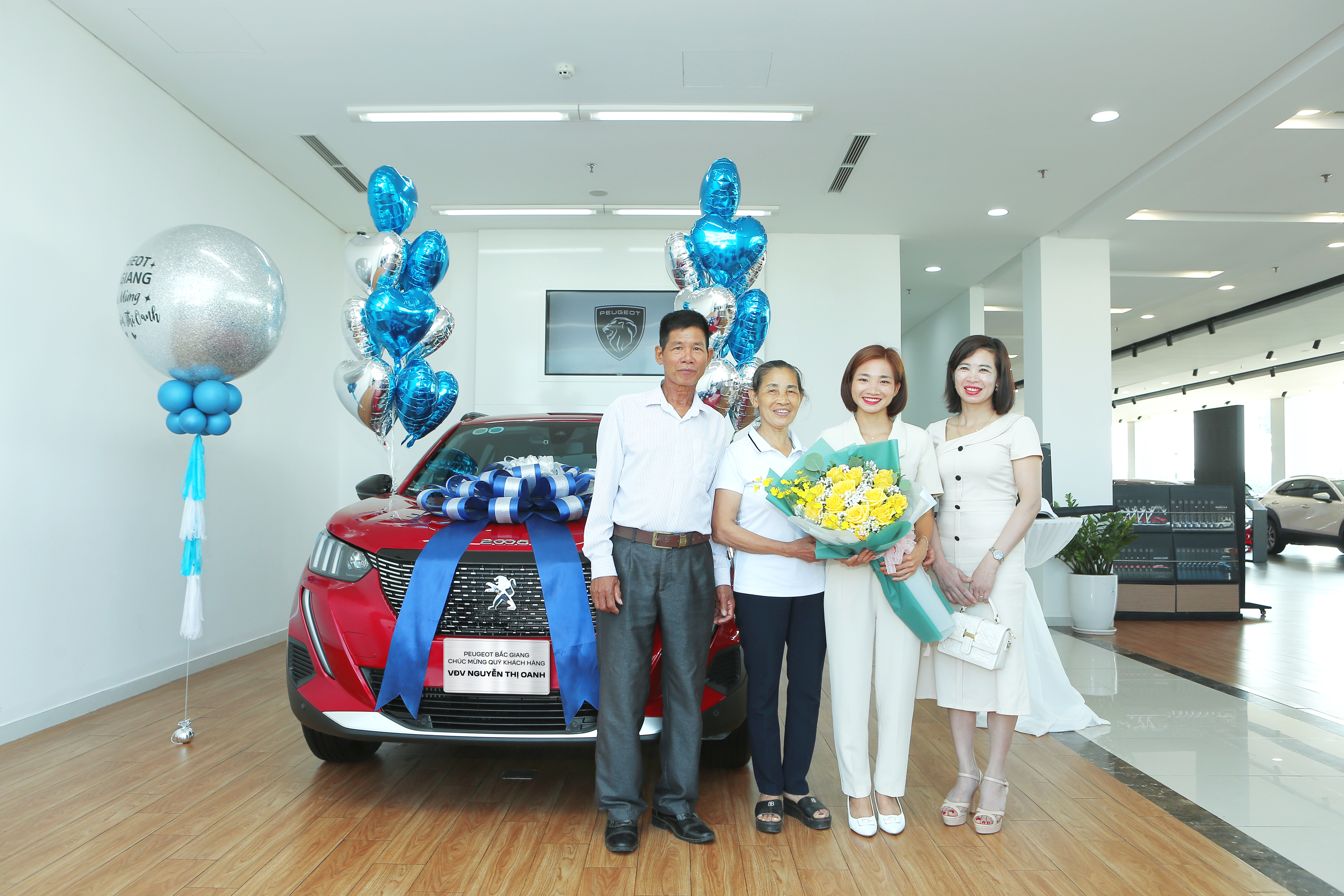 THACO AUTO presents Peugeot 2008 to Nguyen Thi Oanh