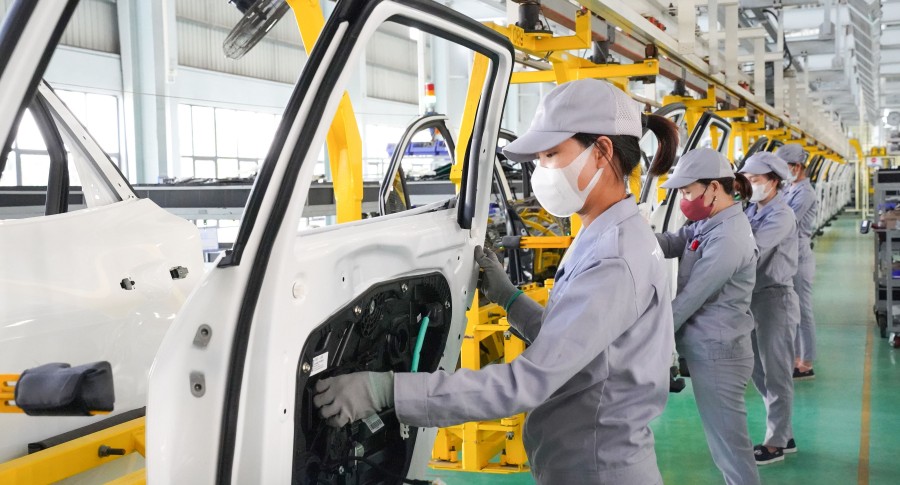 Những nữ CBNV tiêu biểu tại các nhà máy  sản xuất lắp ráp ô tô